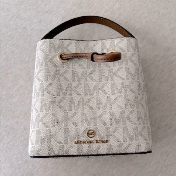MICHAEL Michael Kors Handbags - Michael Kors Bucket Bag